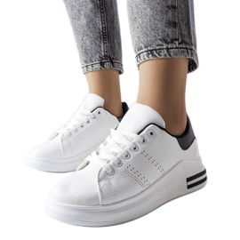 Baskets blanches avec un accent noir de Davisson