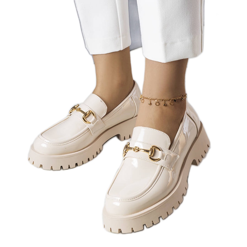Chaussures laquées beiges de Simard