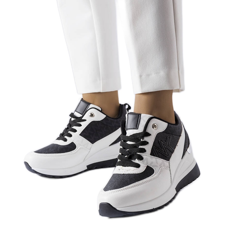 BM Baskets compensées noires et blanches Gaetane