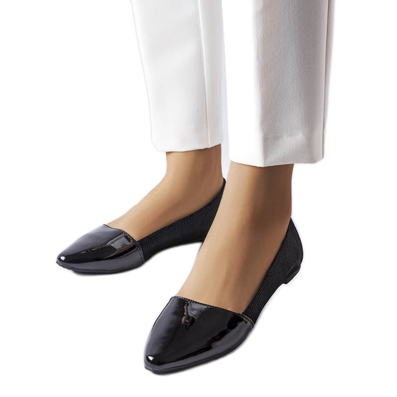 Ballerines élégantes noires de Riel le noir
