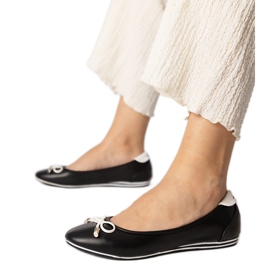 Ballerines noires ornées d'un nœud de chez Maddalena