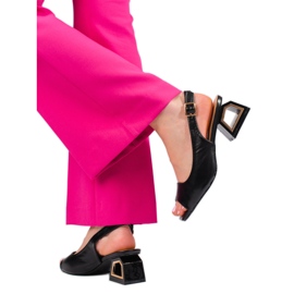 Sandales noires à petit talon décoratif de Vinceza