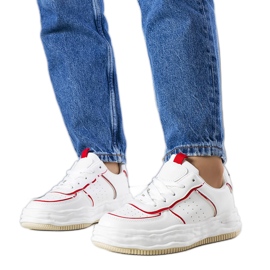 Baskets blanches avec empiècements rouges de Nettie