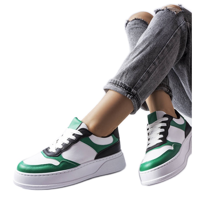 Chaussures blanches et vertes avec une semelle plus épaisse de Baron