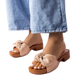 Claquettes beiges à petit talon de Rochefort