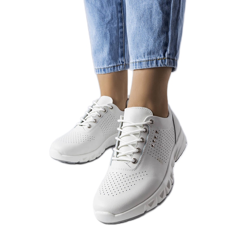 Evento Escarpins en cuir ajouré blanc Brodeur blanche