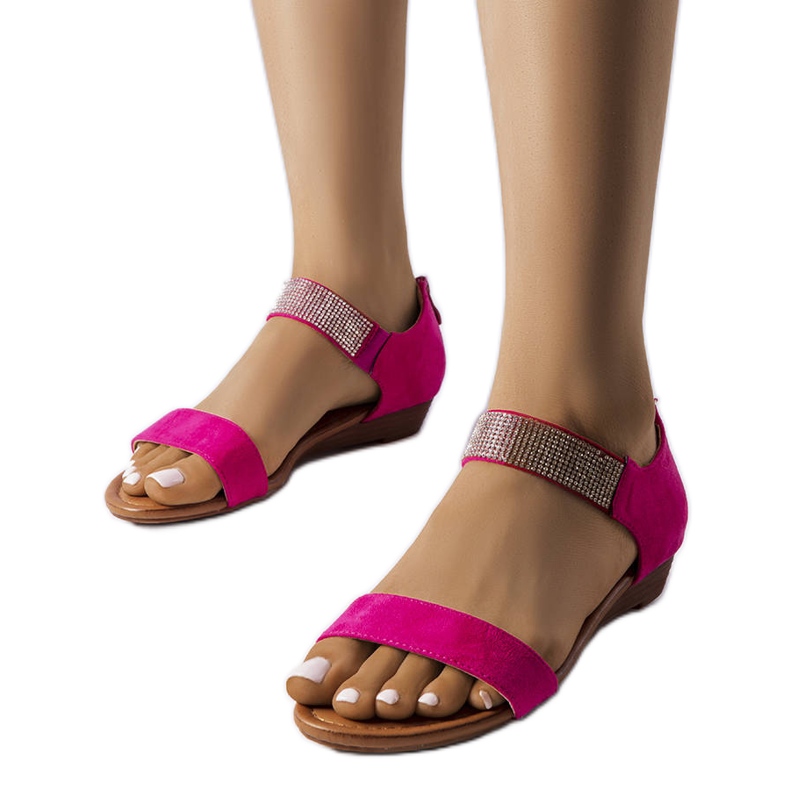 Sandales roses ornées de strass de chez Dufresne