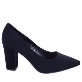 Pompes sur le poste Eilish Black noir
