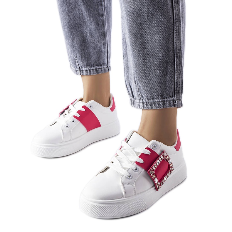 Baskets blanches ornées d'une boucle Ike rose