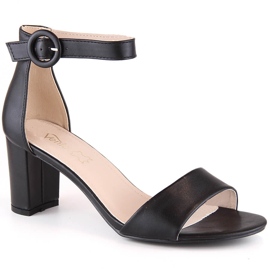 Sandales noires pour femmes sur le poteau eVento 1617