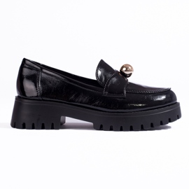 Mocassins noirs laqués avec ornements Shelovet dorés