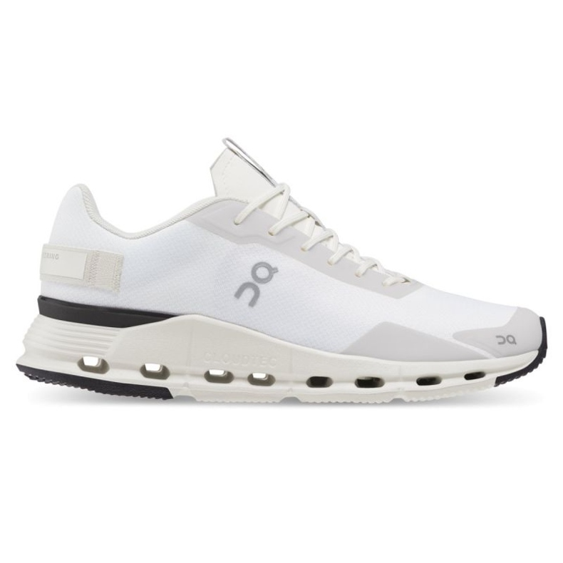 On Running Sur les chaussures de course Cloudnova Form 2698478 blanche
