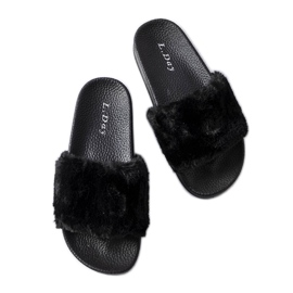 Claquettes noires avec fourrure ivoire