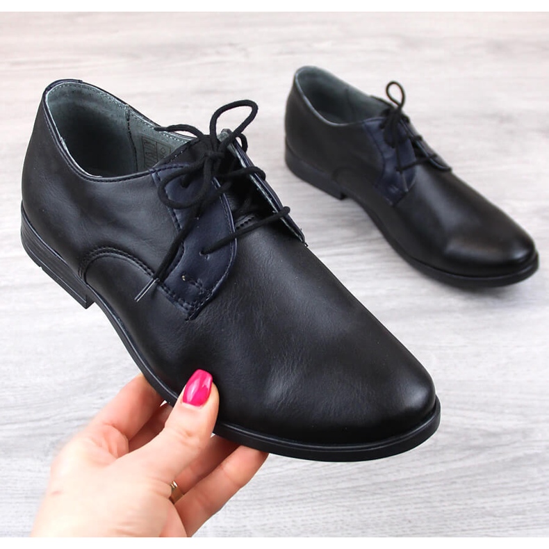 Chaussures de communion formelles confortables garçon noir Kornecki 6120 le noir