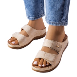 Sandales compensées basses beiges