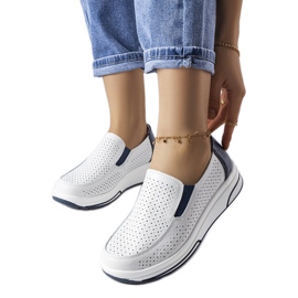 Chaussures blanches en cuir ajouré Aiglentina Chaussures blanches en cuir ajouré Aiglentina