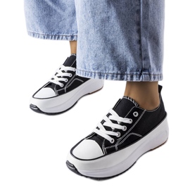 Baskets de sport noires sur la plateforme McKeylor