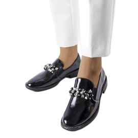 BM Chaussures laquées noires avec cristaux de Bonne