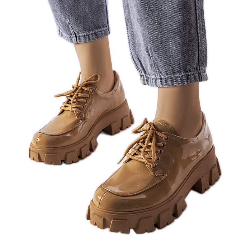 Chaussures en cuir verni marron Beccadelli brun Chaussures en cuir verni marron Beccadelli brun