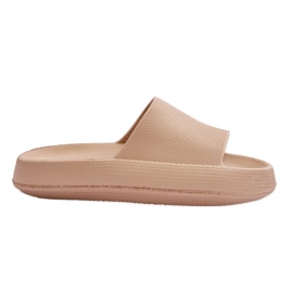 Sandales légères à la mode sur une semelle massive rebelle beige