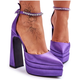 Escarpins à la mode sur un talon Violet Santoro