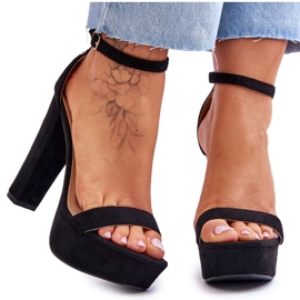 Sandales confortables en daim sur un talon haut Black Essence le noir