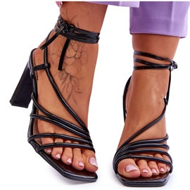 Sandales à talons noires à la mode Tessoro le noir