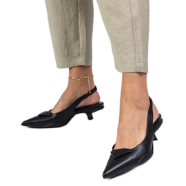 Sandales noires à petits talons Gougeon