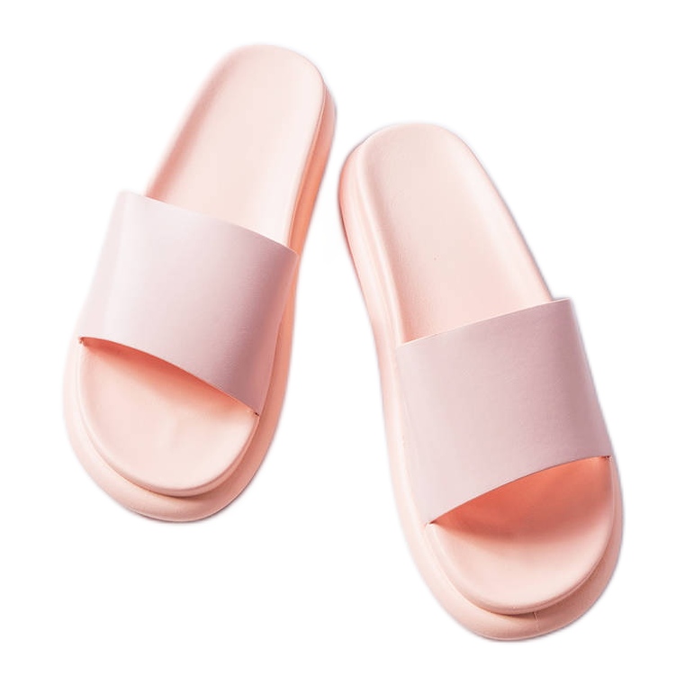 Chaussons roses sur la plateforme Paquette