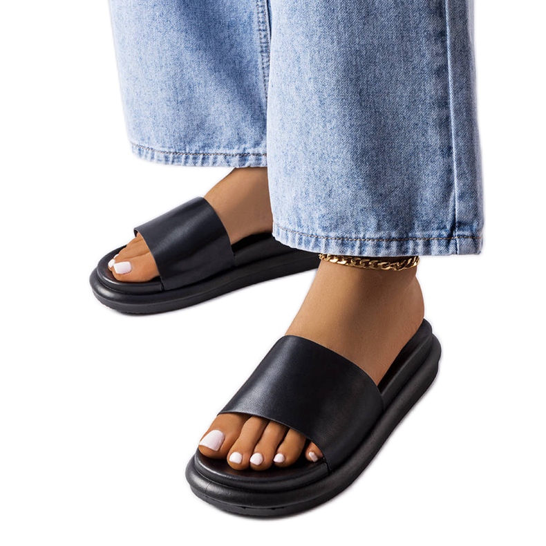 BM Chaussons noirs sur la plateforme Paquette le noir