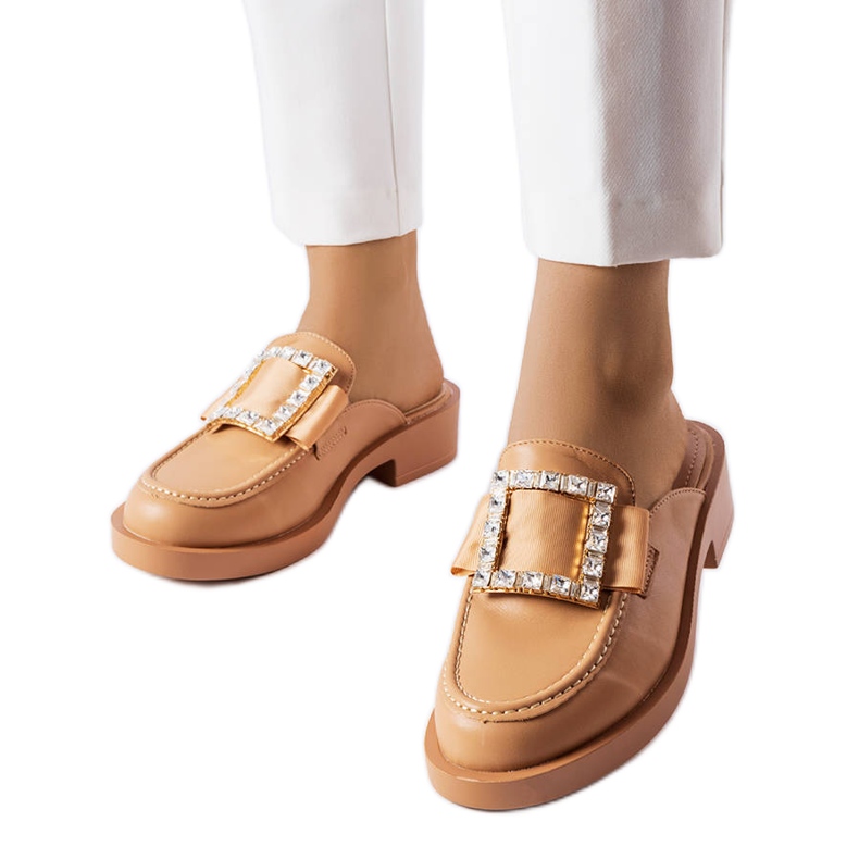 Claquettes marron à bout intégré de Columbus brun Claquettes marron à bout intégré de Columbus brun