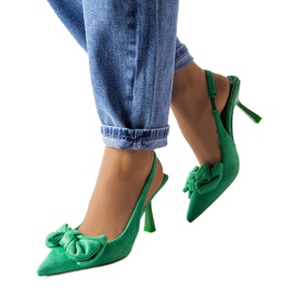 Épingles vertes avec un noeud d'Olengo