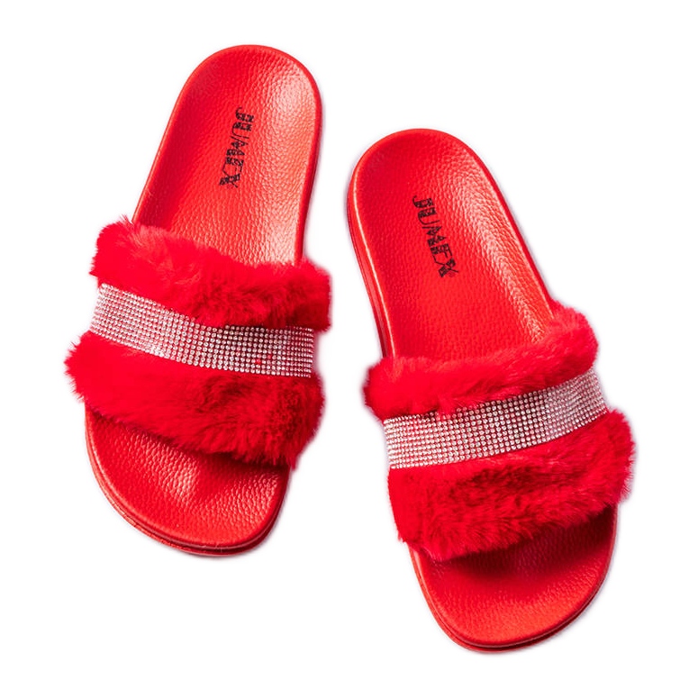 Claquettes en fourrure rouge avec strass de Carrito