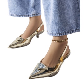 Sandales dorées à petits talons Gougeon