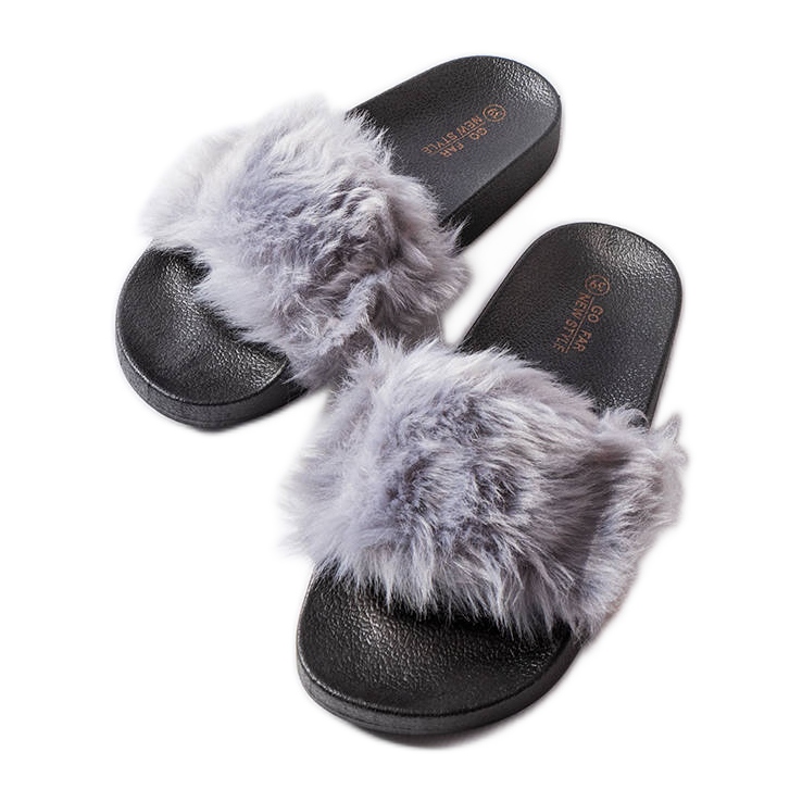 Babouches grises à fourrure de Genèvre