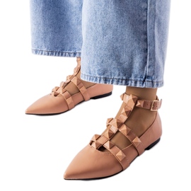 Ballerines beiges avec un spectaculaire fermoir Blur