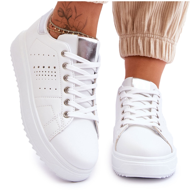 Chaussures de sport pour femmes blanches et argentées Be First!