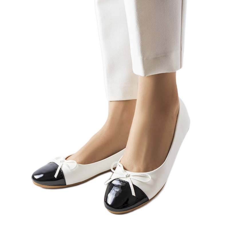 Ballerines blanches à bout verni Despins