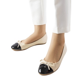 Ballerines beiges à bout verni Despins Ballerines beiges à bout verni Despins