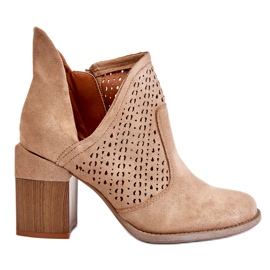 Bella Paris Bottes découpées en daim beige Layne Bella Paris Bottes découpées en daim beige Layne