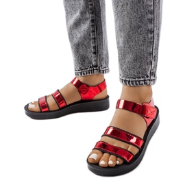 Sandales en cuir verni rouge de Brices Sandales en cuir verni rouge de Brices
