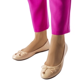 Ballerines laquées beige Lakewood