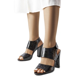 Sandales en cuir verni noir Hesasne