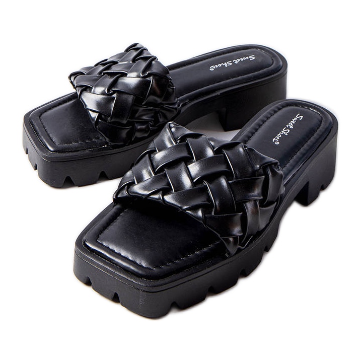 Chaussons noirs à semelles de tracteur de Lora le noir Chaussons noirs à semelles de tracteur de Lora le noir