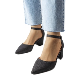 Escarpins noirs à talons bas de Sttele