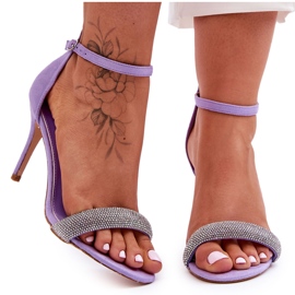 Sandales à talons hauts en daim avec strass violets Moments