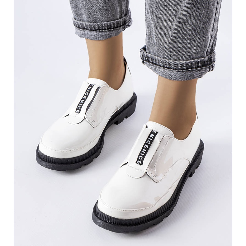 Chaussures en cuir verni blanc Legget blanche