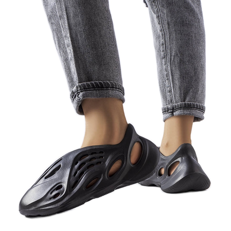 Claquettes en mousse noire Julienne le noir