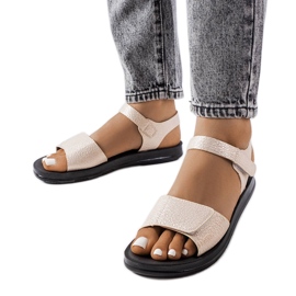 Sandales beiges à dessus décoratifs de Phillip Sandales beiges à dessus décoratifs de Phillip