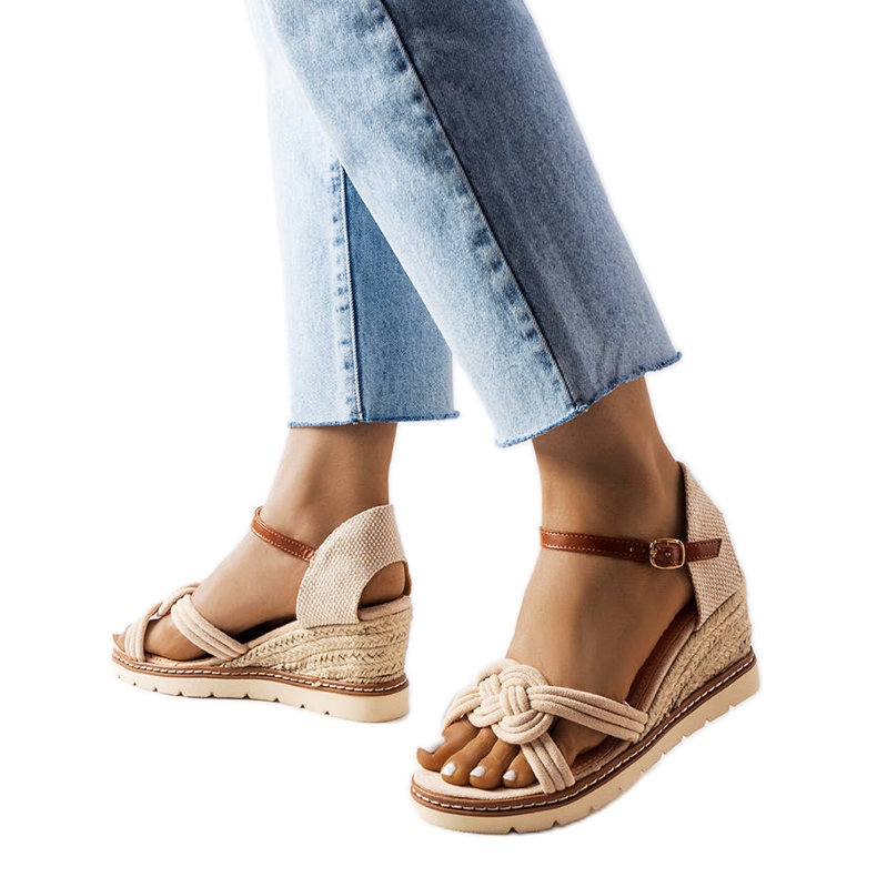 Claquettes compensées beige Arabela